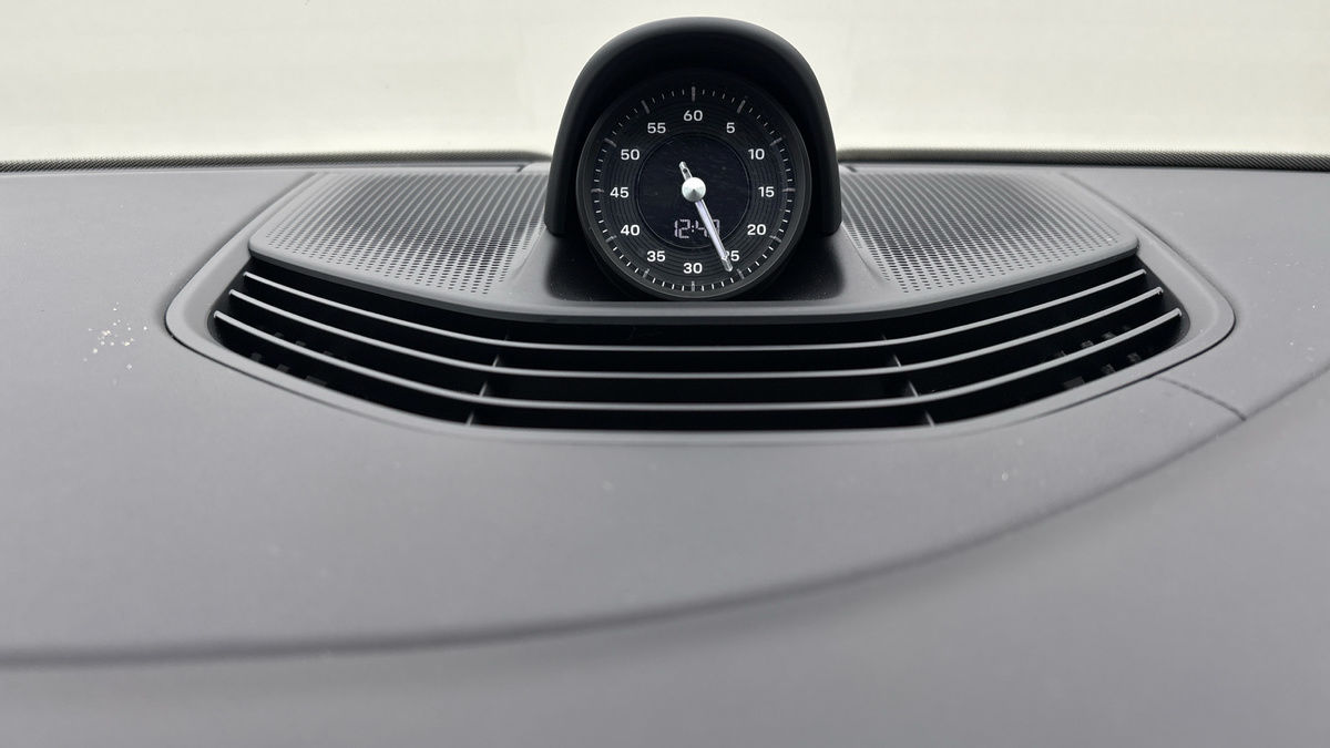 Porsche Taycan Image 25