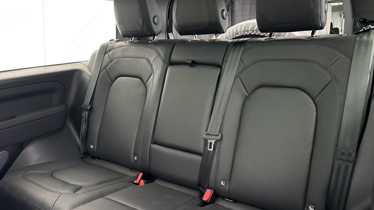 Land Rover Defender 90 Image 8
