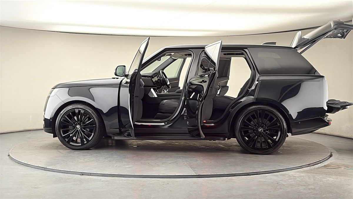 More views of Land Rover Range Rover