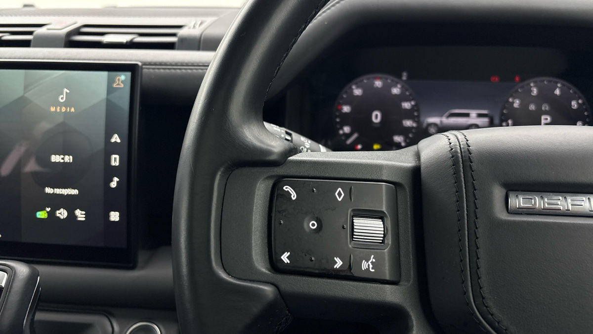 Land Rover Defender 130 Urban Image 13