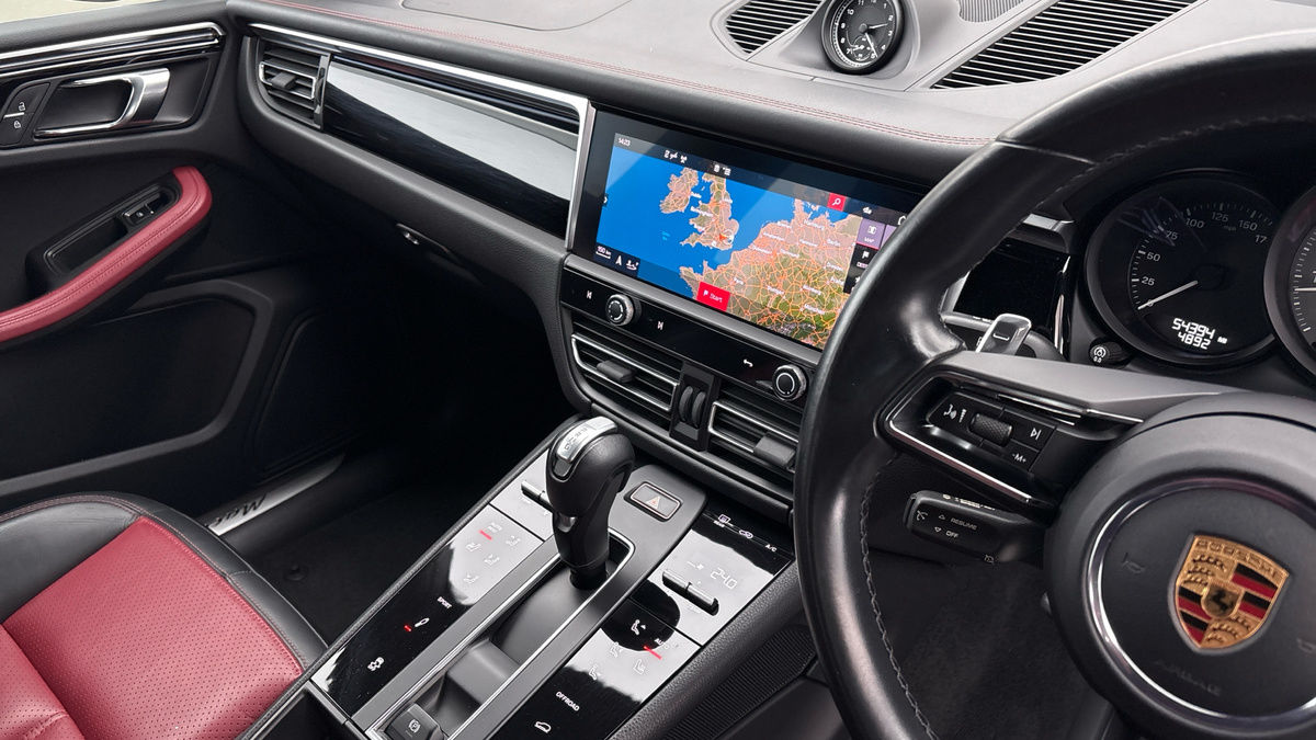 Porsche Macan Image 18