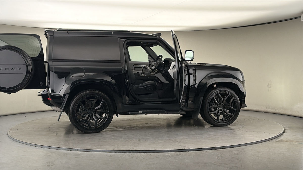 More views of Land Rover Defender 90