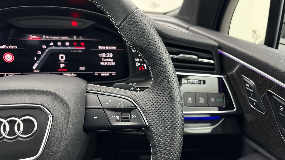 Audi SQ7 Image 14