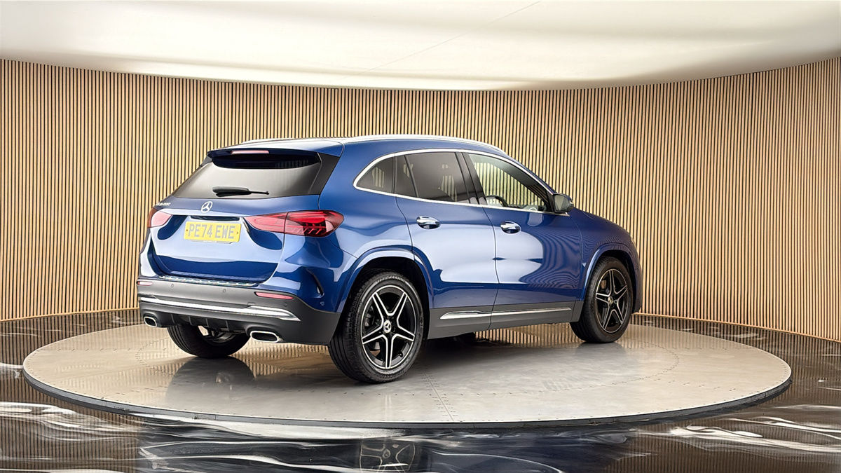Mercedes-Benz GLA Image 21