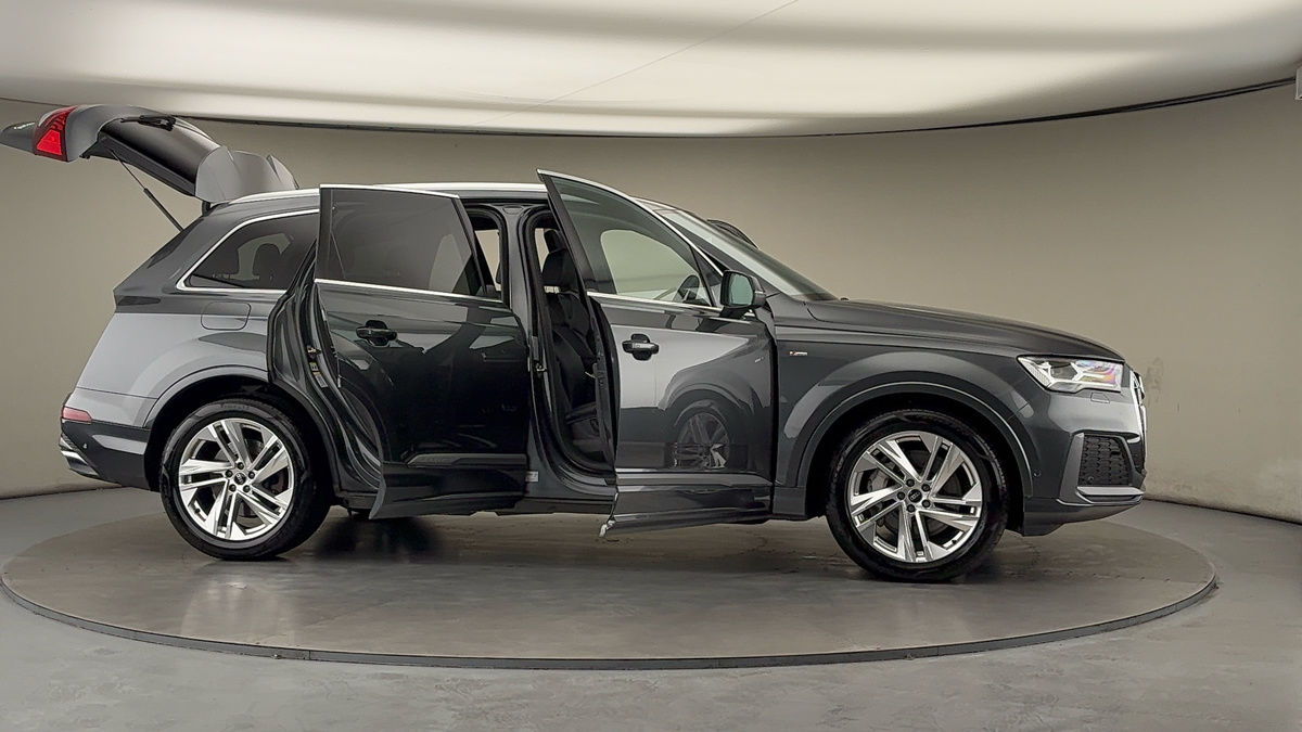 More views of Audi Q7