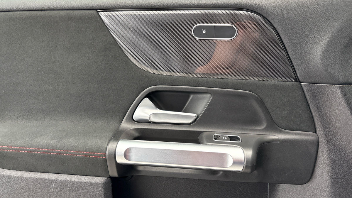 Mercedes-Benz GLB Image 19