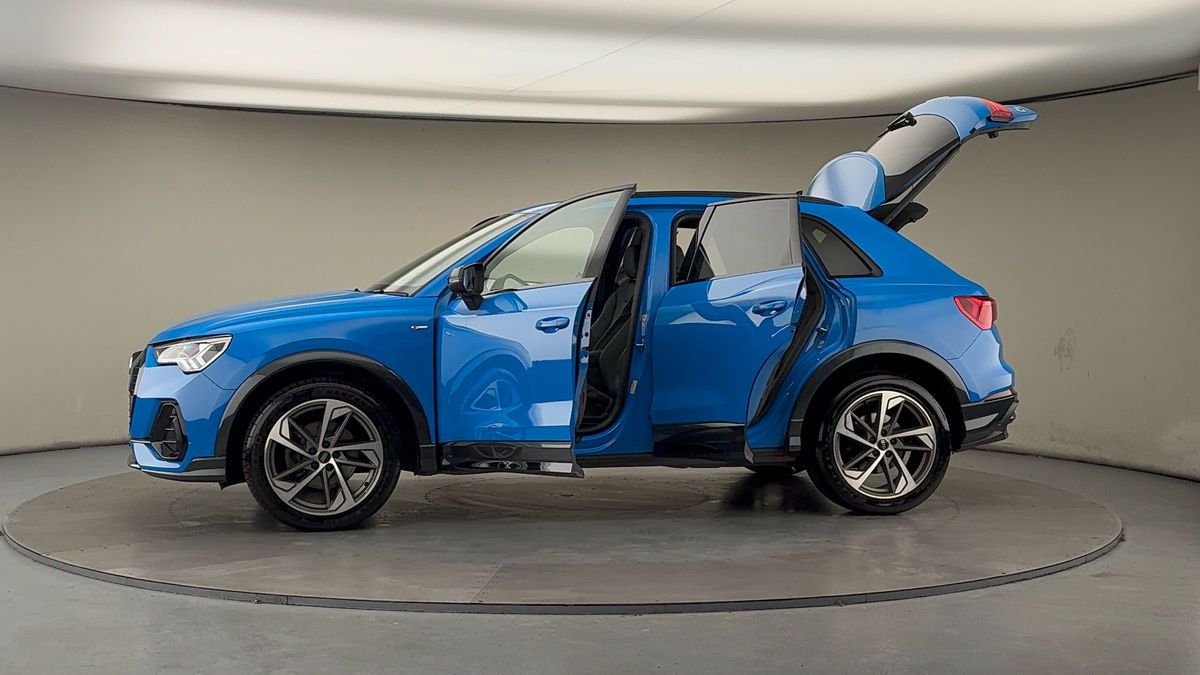 More views of Audi Q3