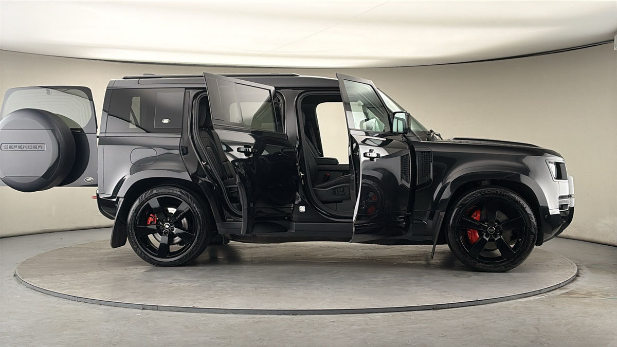 More views of Land Rover Defender 110