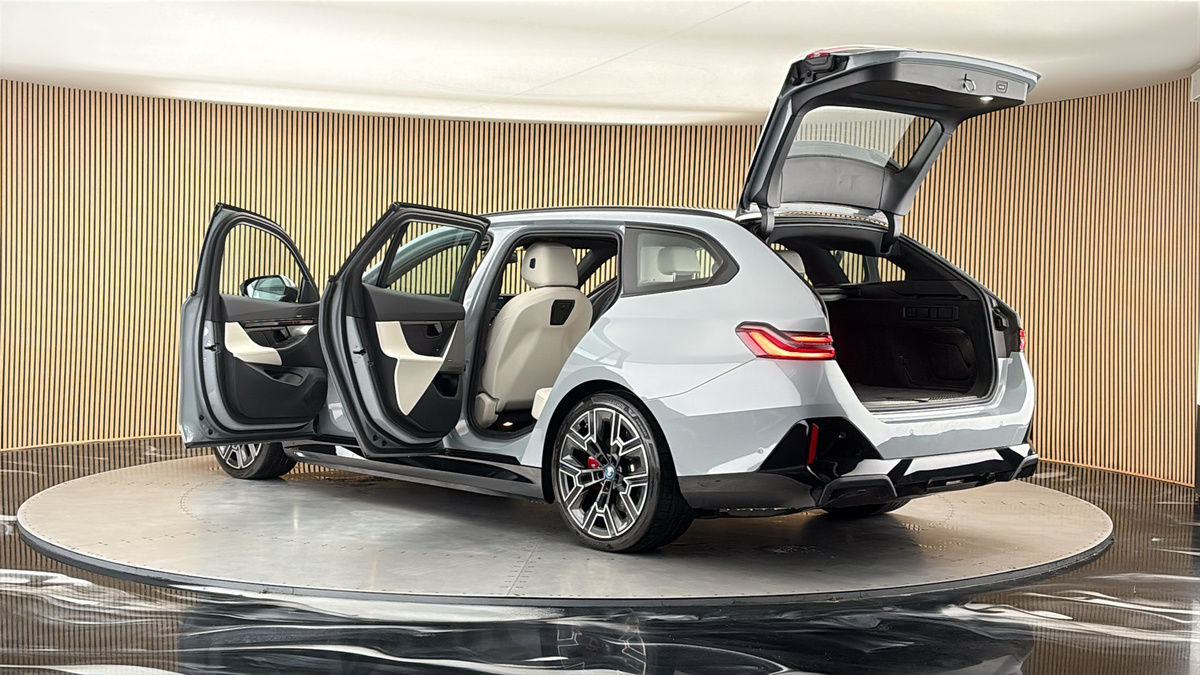 More views of BMW i5
