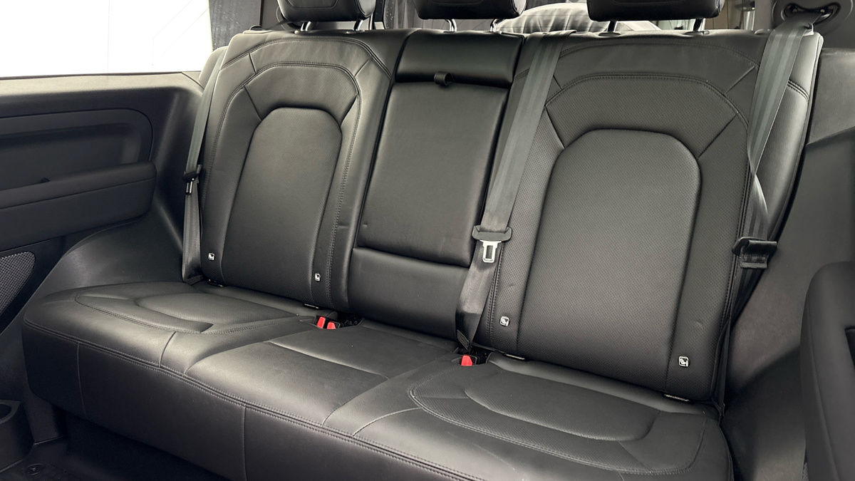 Land Rover Defender 90 Image 8