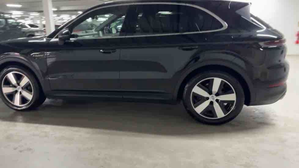More views of Porsche Cayenne
