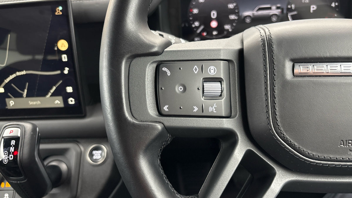 Land Rover Defender 110 Image 13