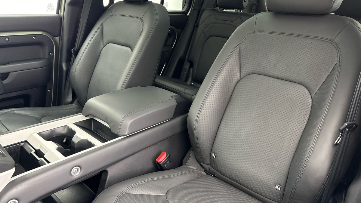 Land Rover Defender 110 Urban Image 7