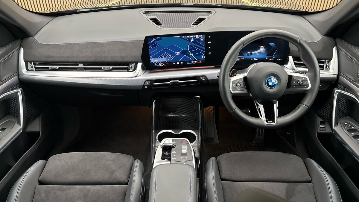 BMW iX1 Image 12