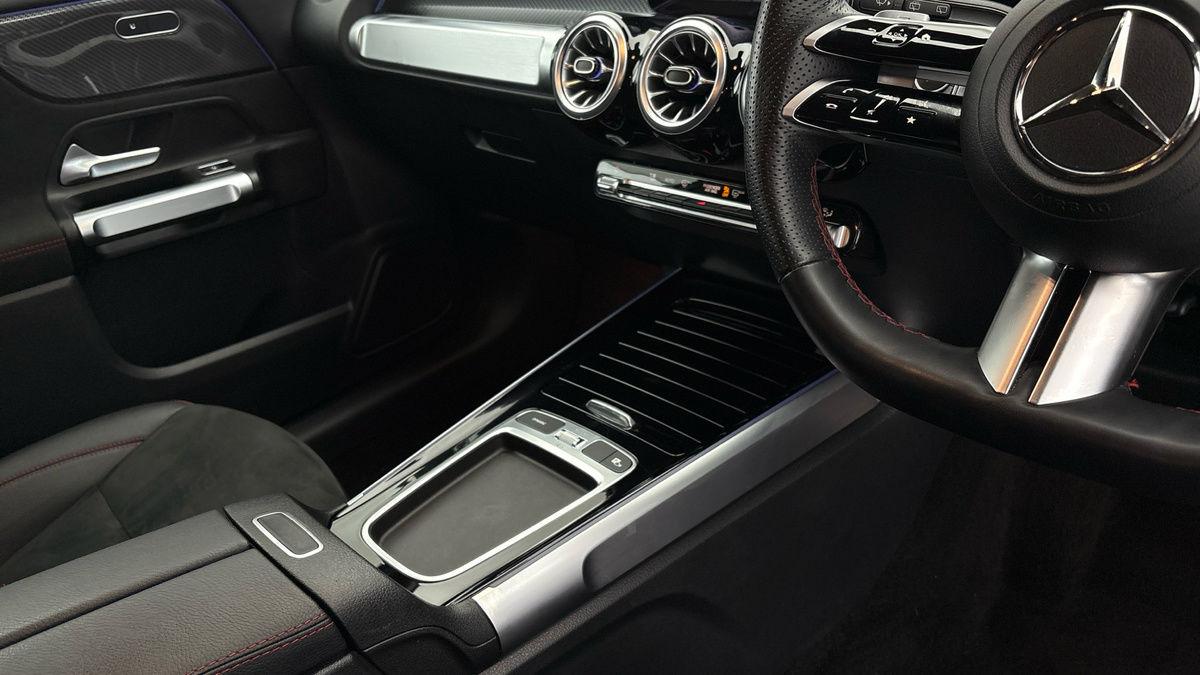 Mercedes-Benz GLB Image 18