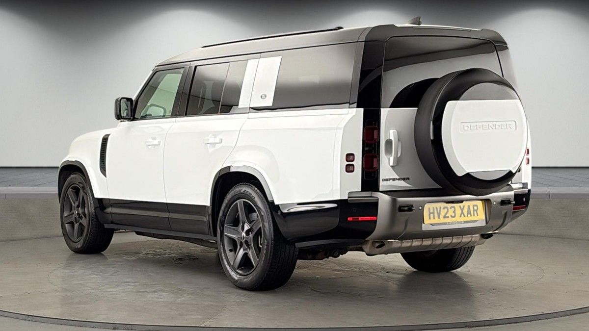 Land Rover Defender 130 Image 2