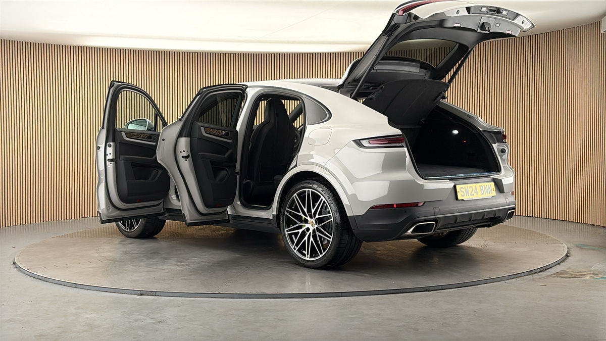 More views of Porsche Cayenne