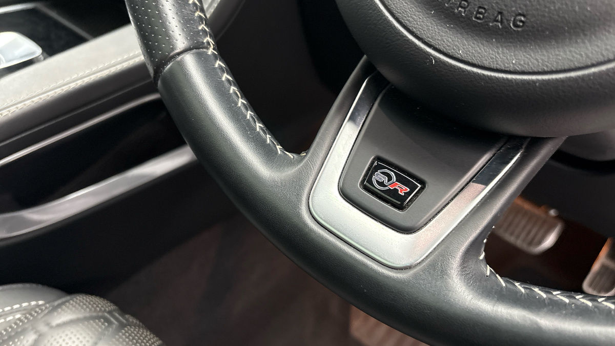 Jaguar F-PACE Image 60
