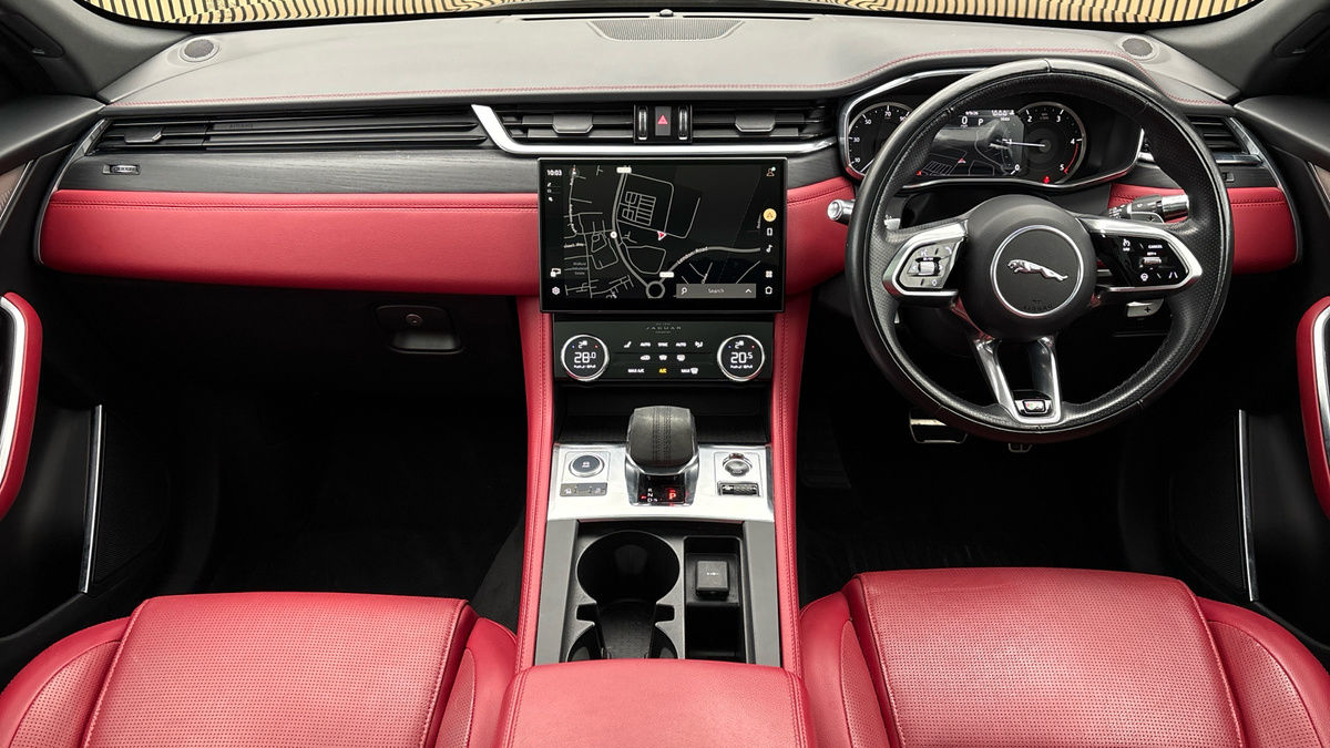 Jaguar F-PACE Image 12
