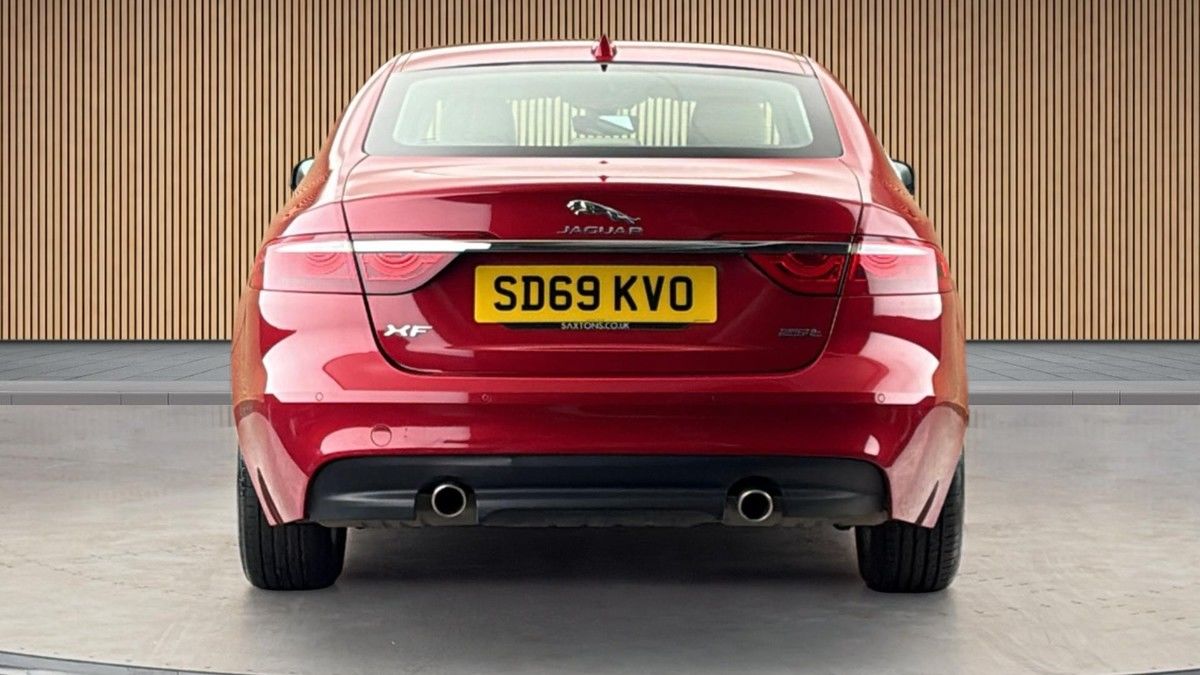 Jaguar XF Image 4