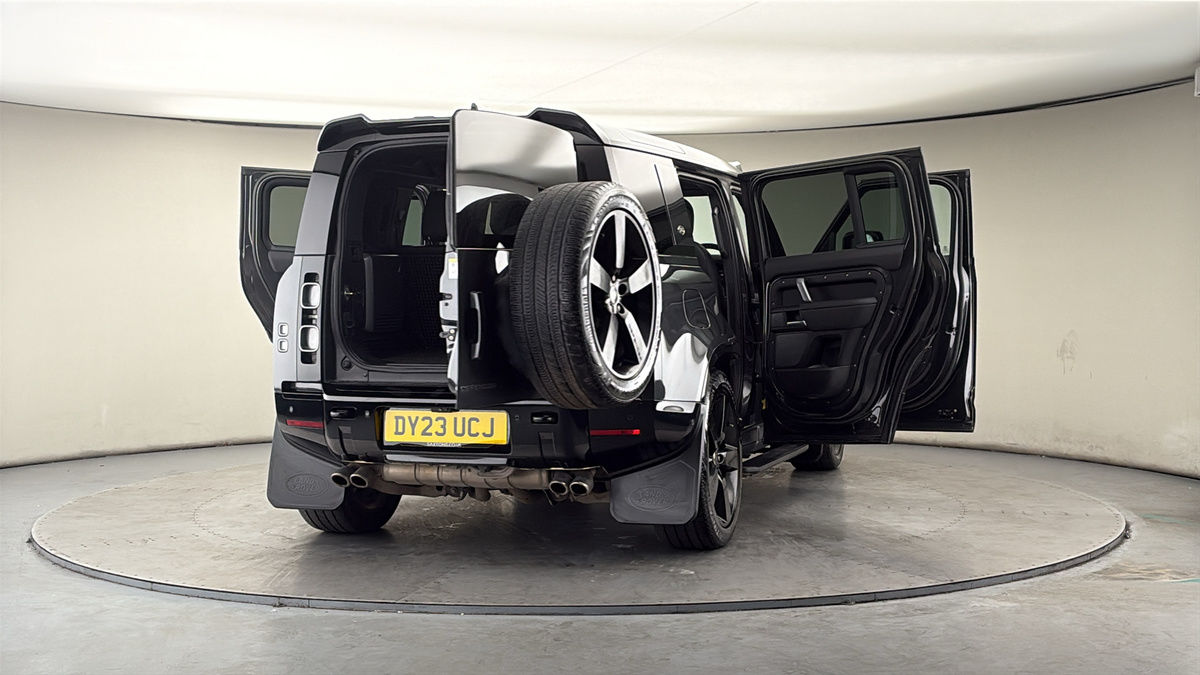 More views of Land Rover Defender 110