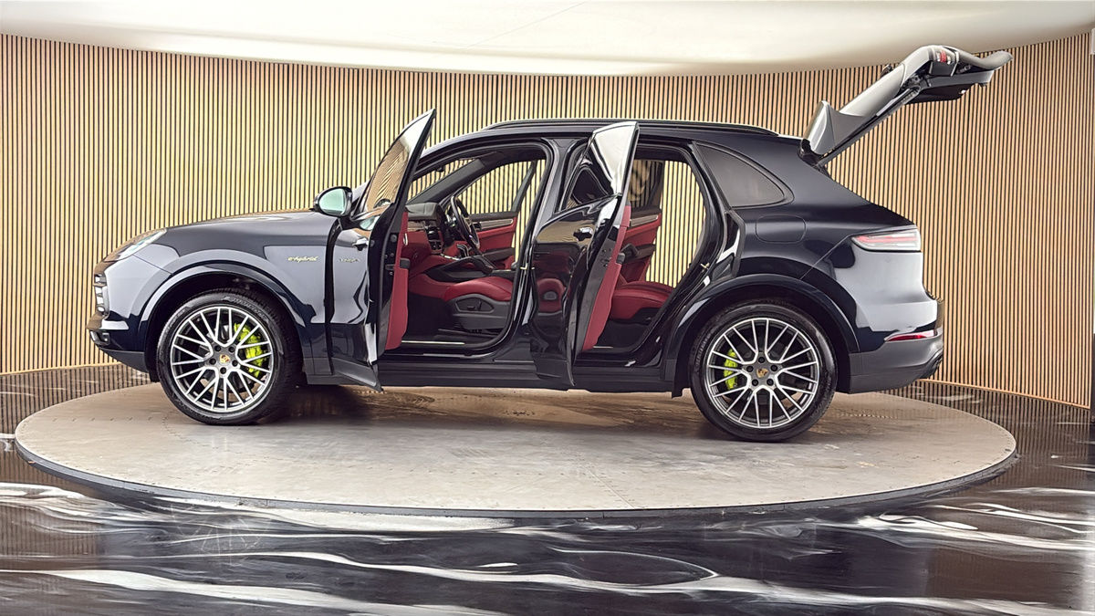 More views of Porsche Cayenne