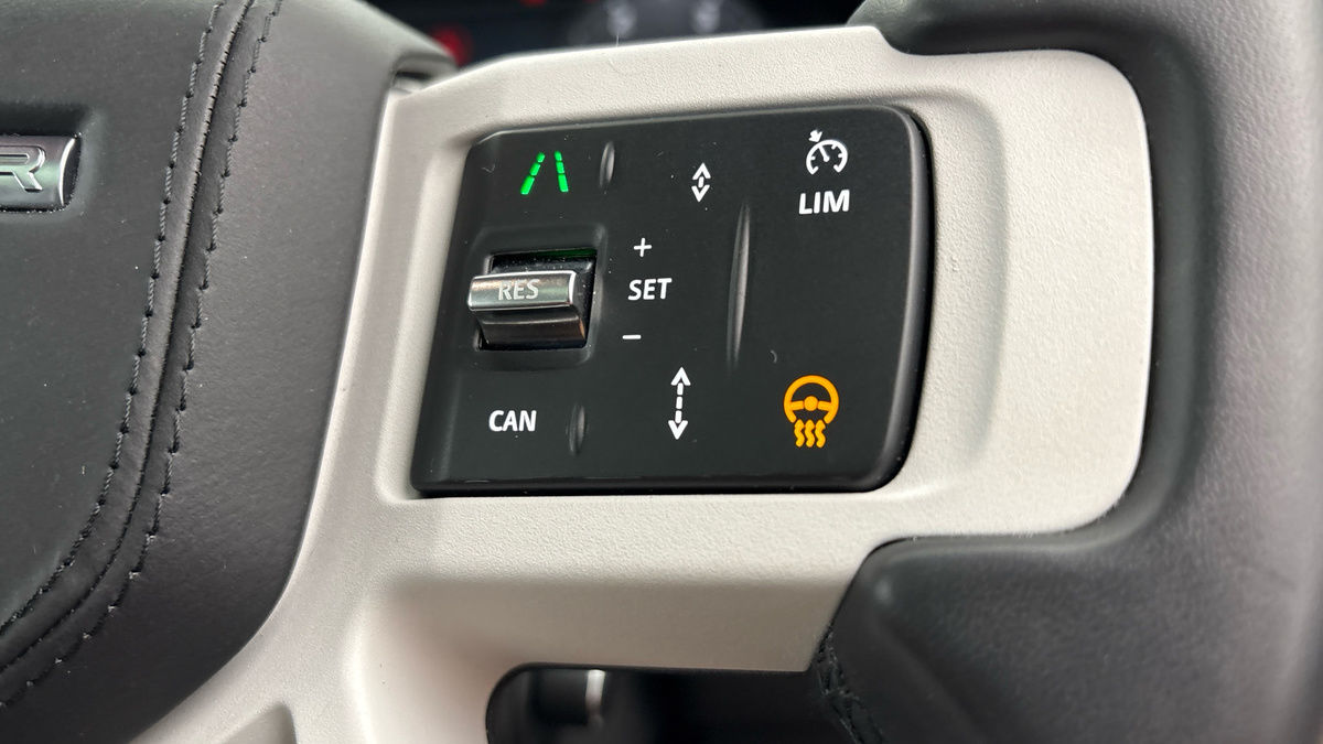 Land Rover Defender 130 Image 26