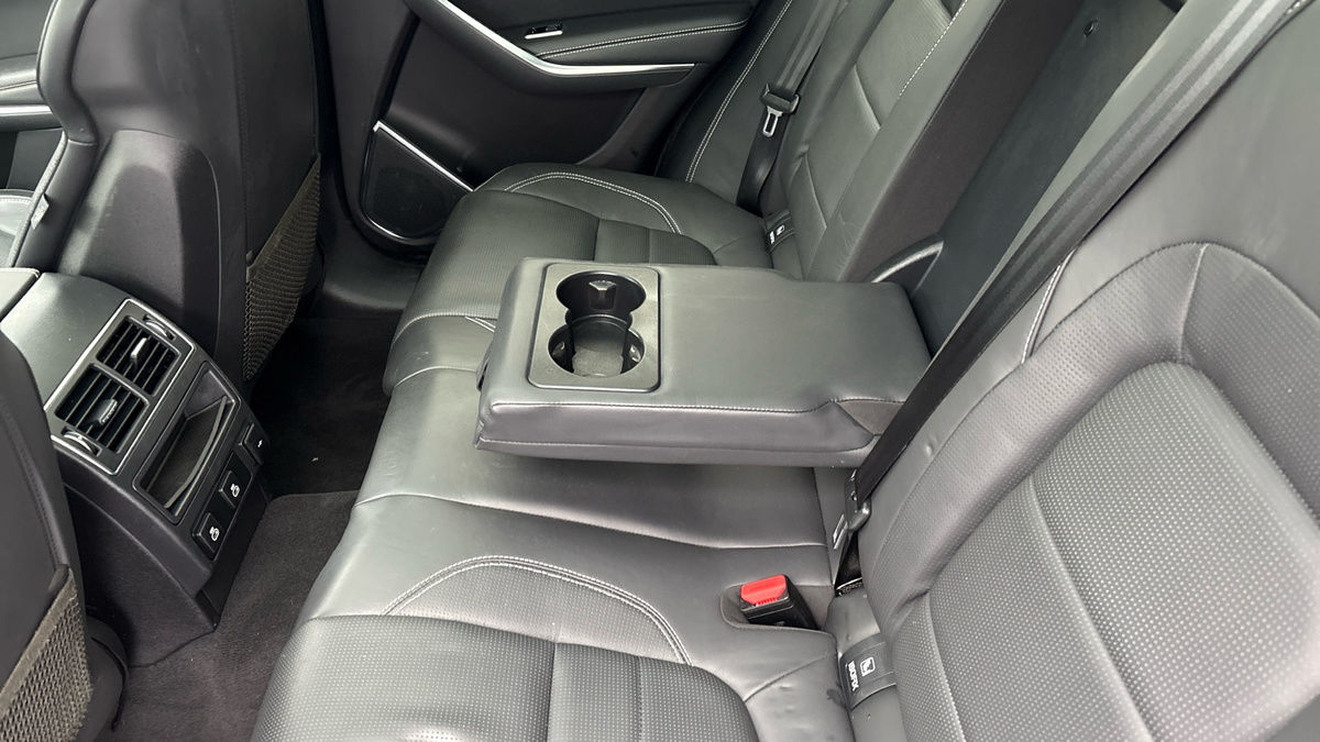 Jaguar F-PACE Image 9