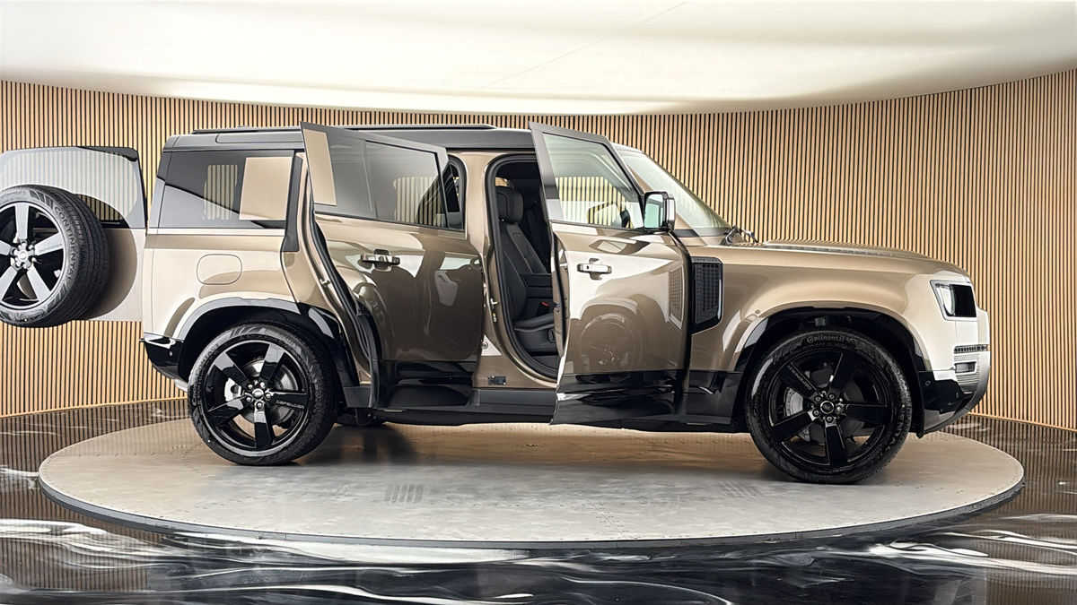 More views of Land Rover Defender 110