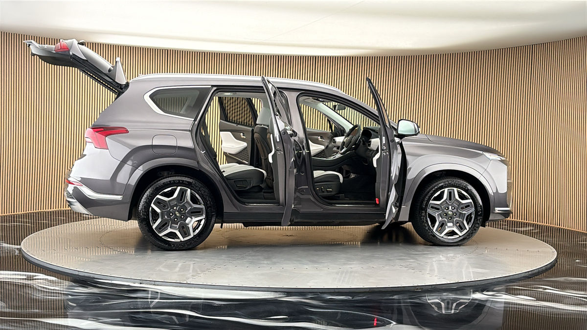 More views of Hyundai Santa Fe