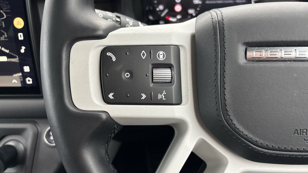 Land Rover Defender 90 Image 13