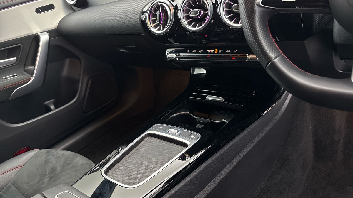 Mercedes-Benz CLA Image 18