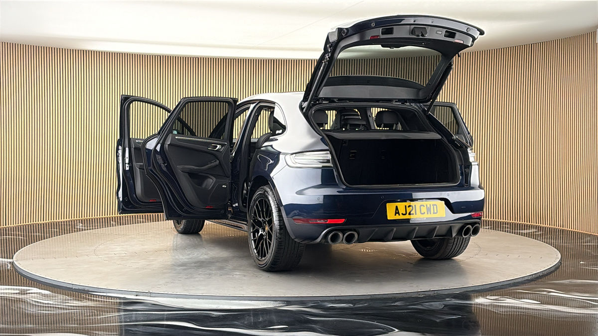More views of Porsche Macan