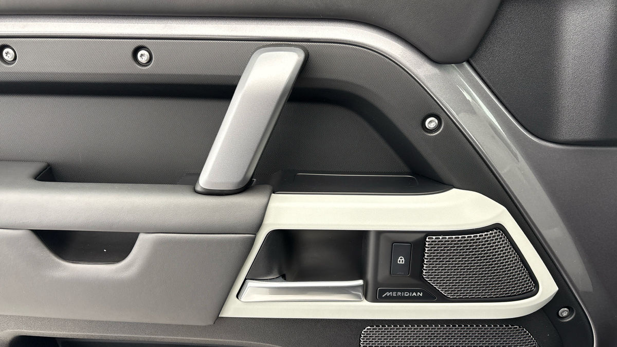 Land Rover Defender 90 Image 19