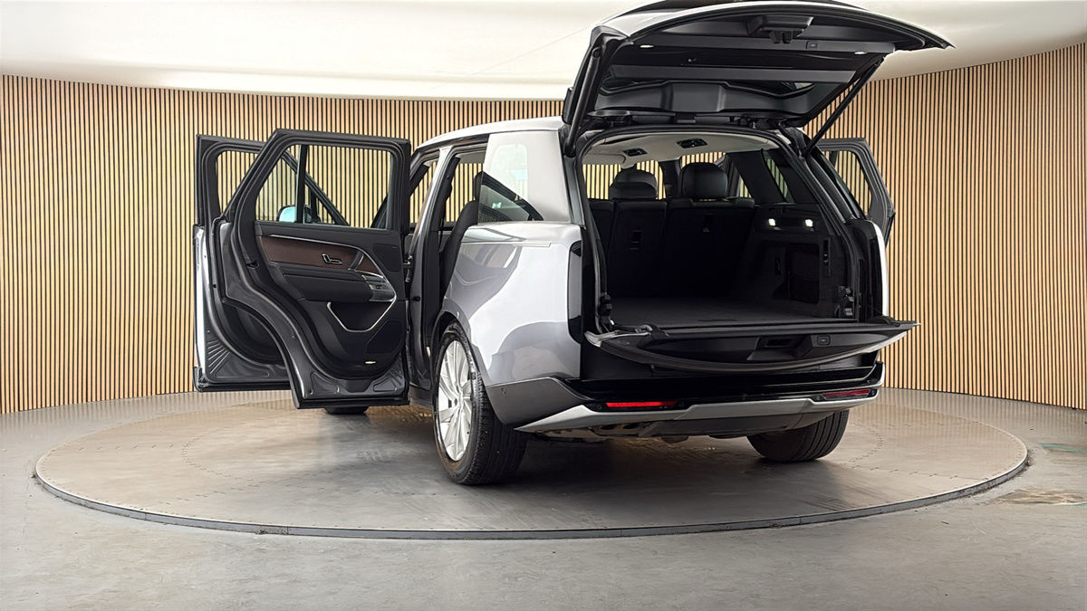 More views of Land Rover Range Rover
