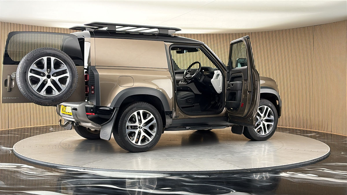 More views of Land Rover Defender 90