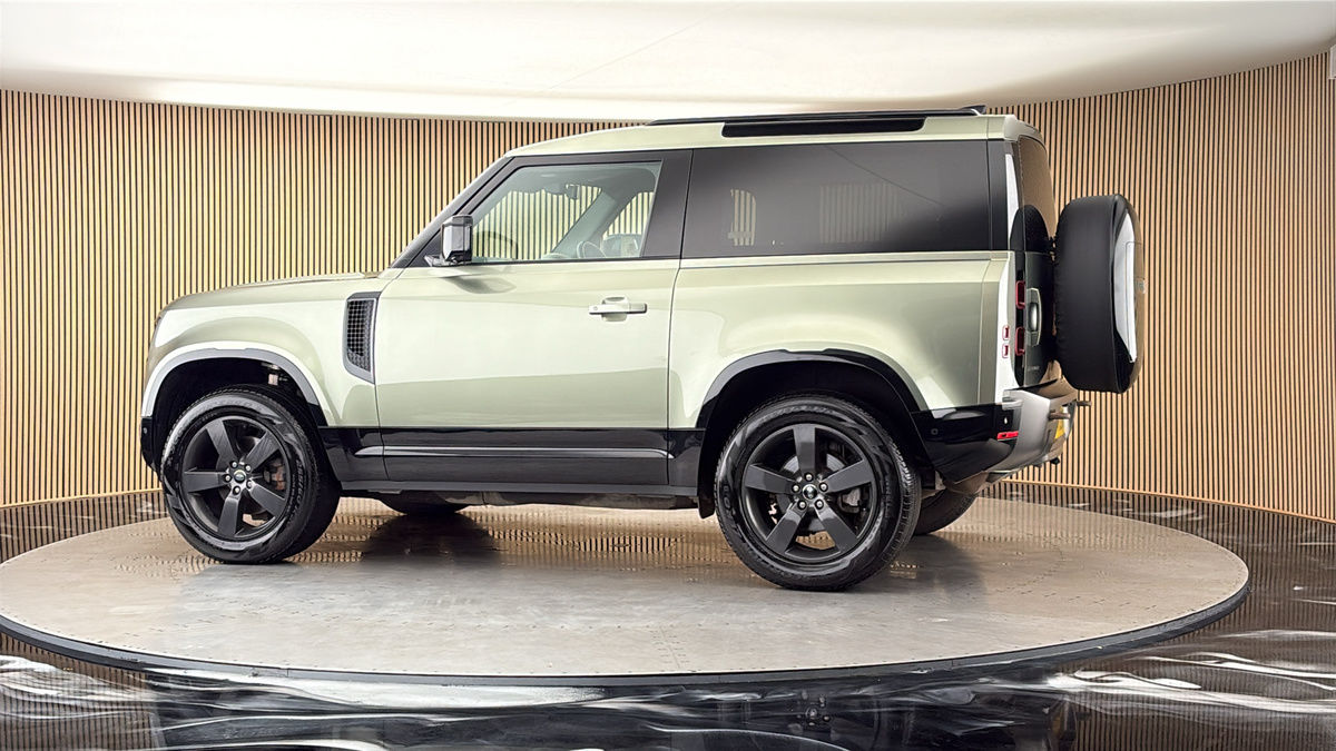 More views of Land Rover Defender 90