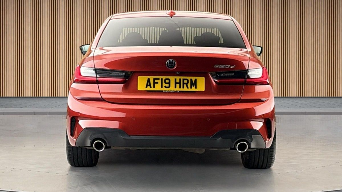 BMW 3 Series Image 4