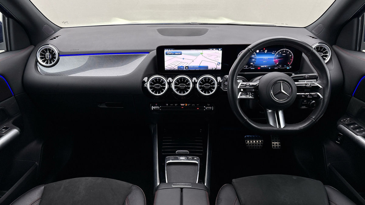 Mercedes-Benz GLA Image 12