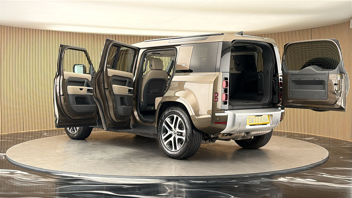 More views of Land Rover Defender 110