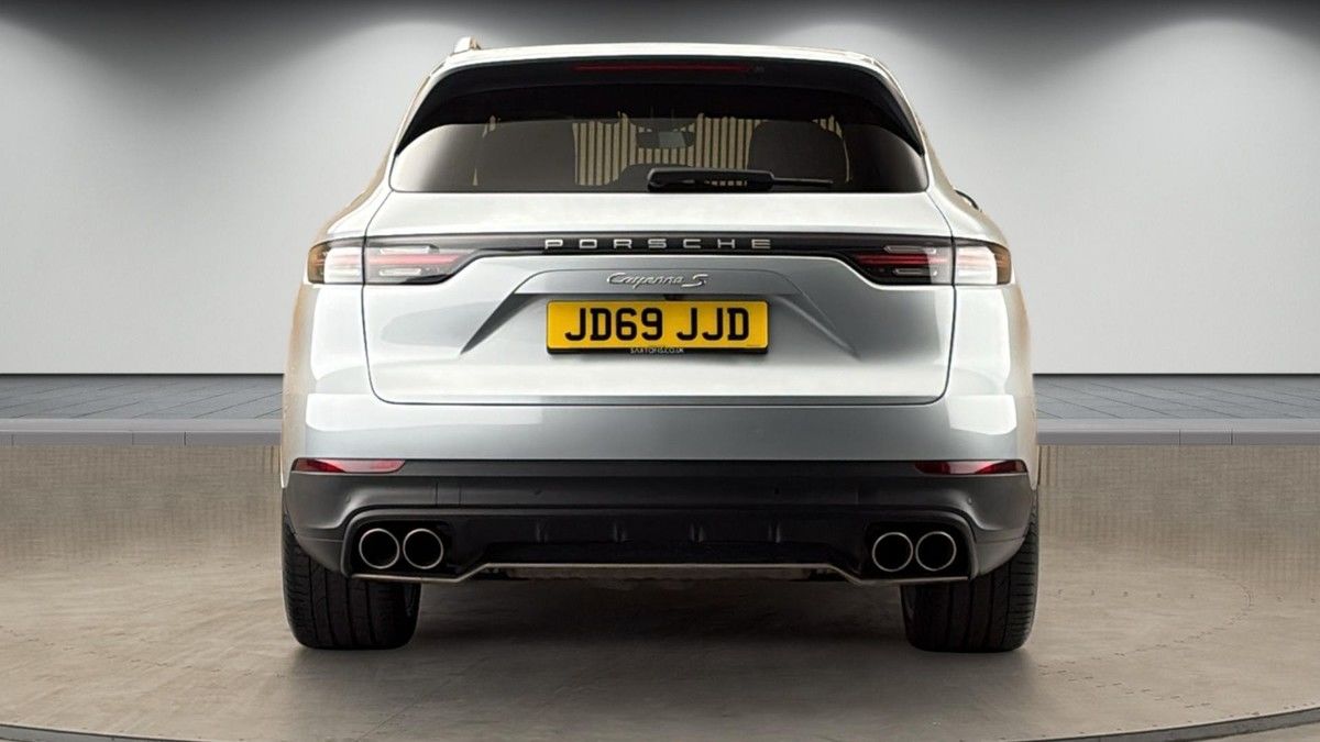 Porsche Cayenne Image 4