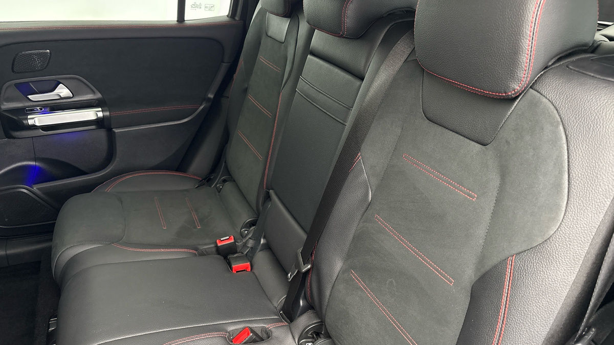 Mercedes-Benz GLB Image 8