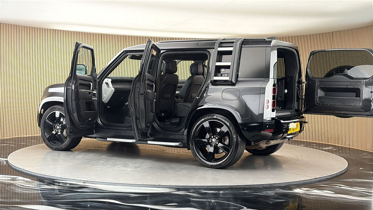 More views of Land Rover Defender 110