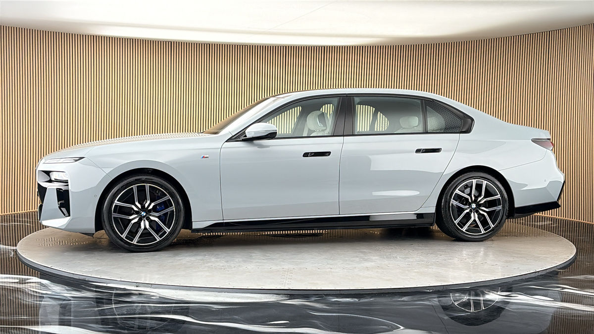 More views of BMW i7