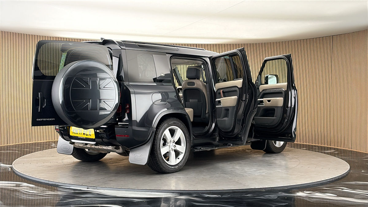 More views of Land Rover Defender 110