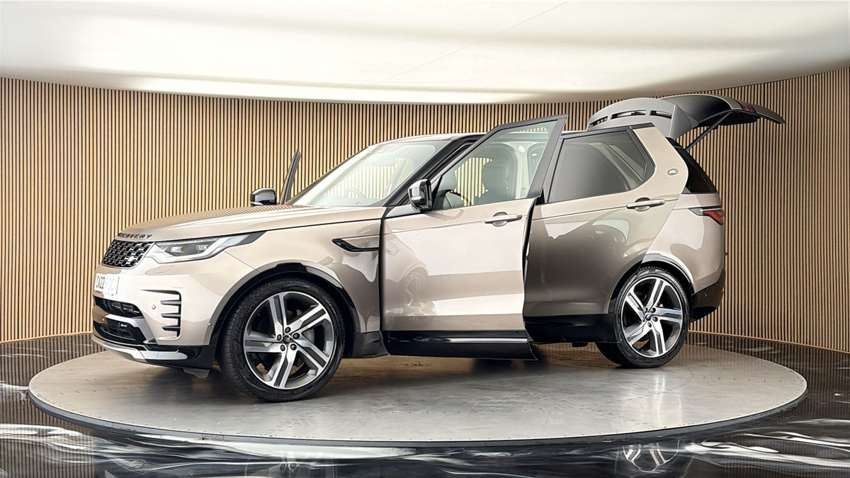 More views of Land Rover Discovery