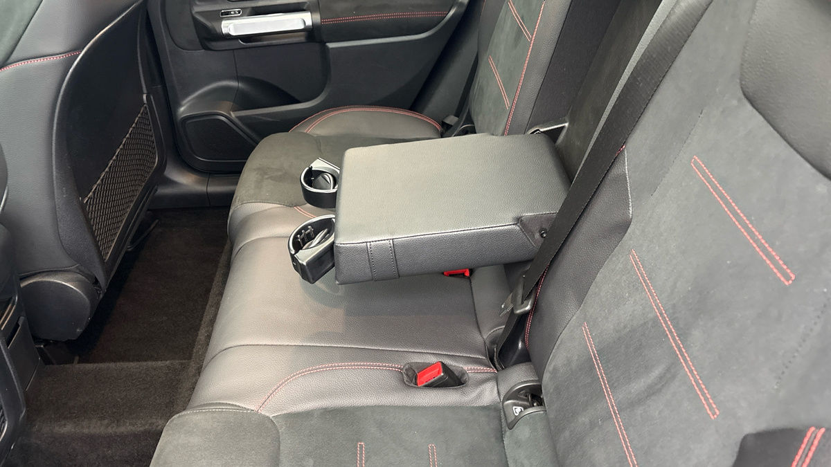 Mercedes-Benz GLB Image 9