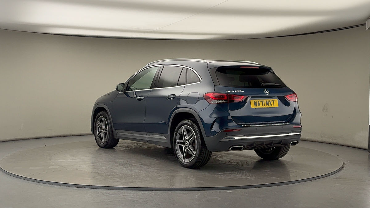 Mercedes-Benz GLA Image 2