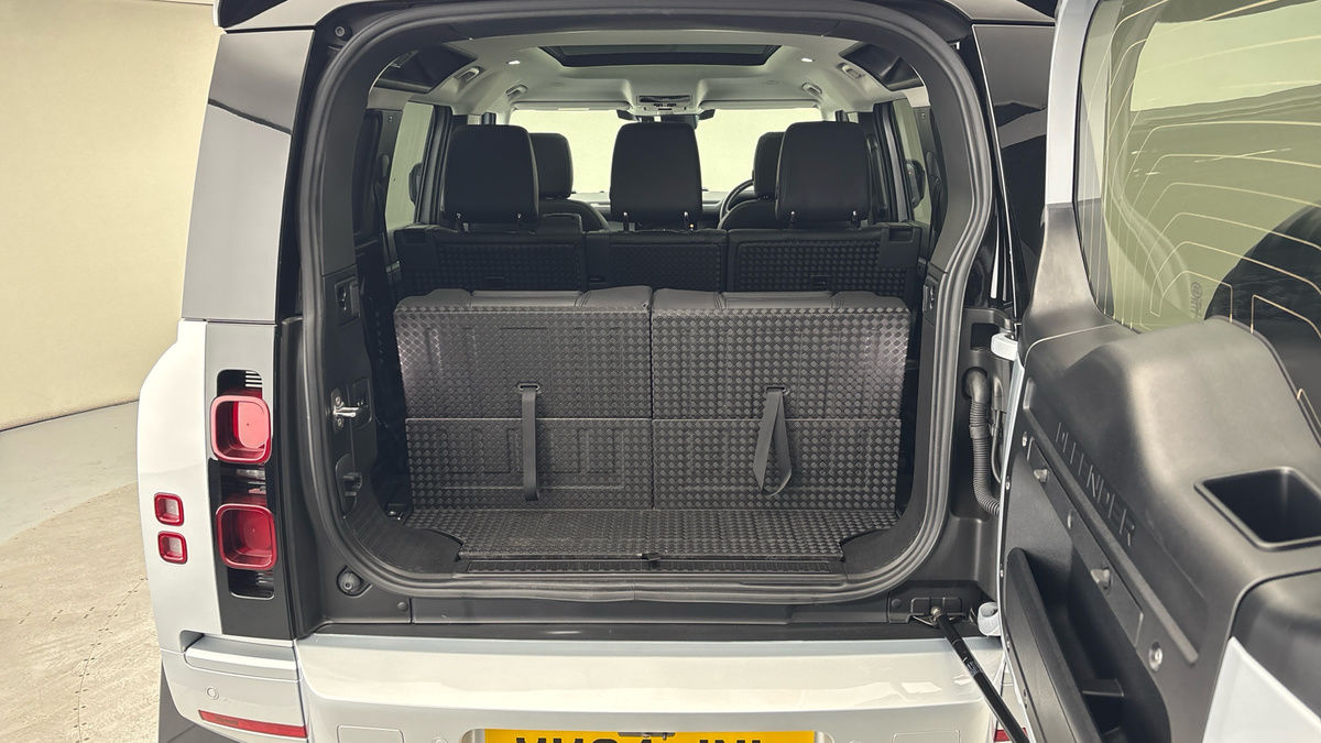 Land Rover Defender 110 Urban Image 11