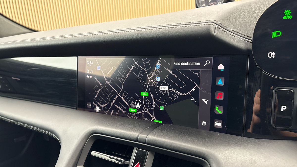 Porsche Taycan Image 17
